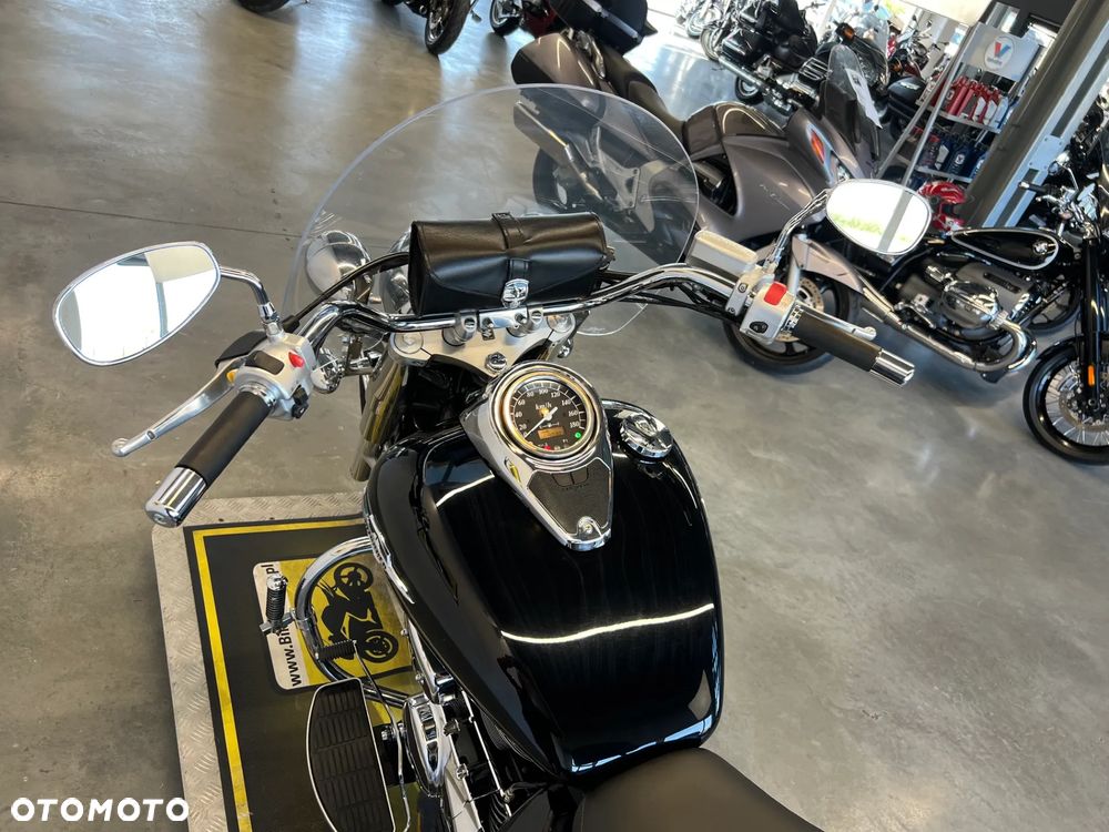 Suzuki Intruder - 27