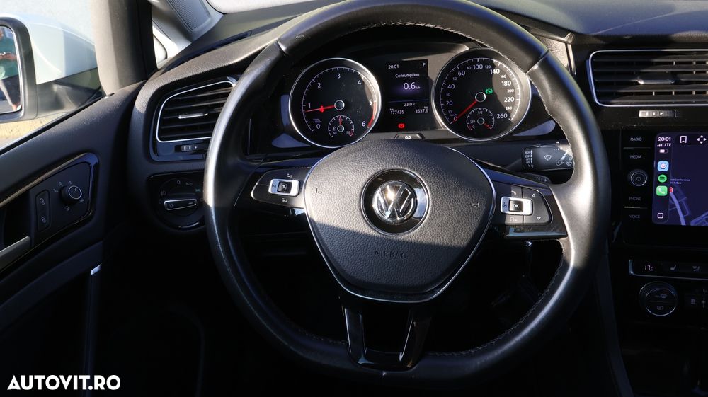 Volkswagen Golf - 9