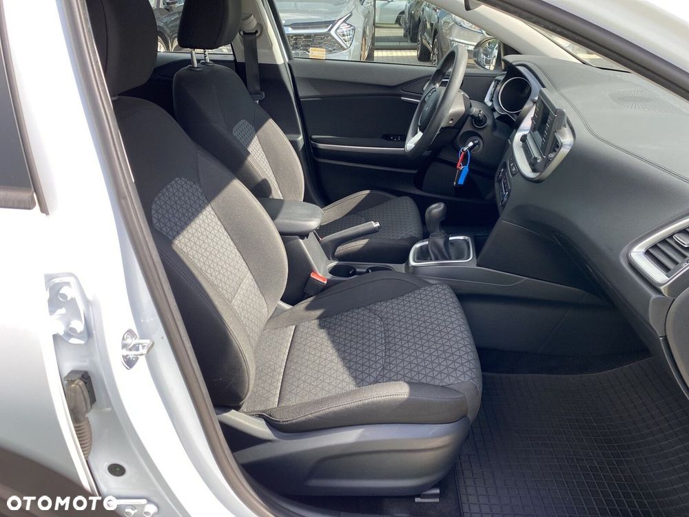 Kia Ceed - 16
