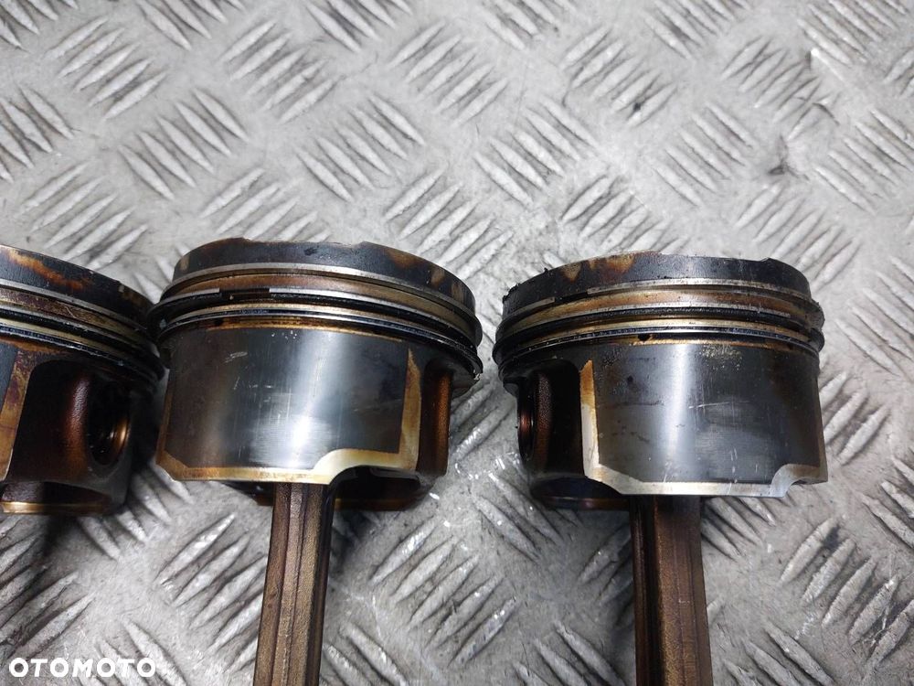 TŁOK + KORBOWÓD KOMPLET SKODA OCTAVIA I 1.8 T AGU GOLF IV BORA I - 8