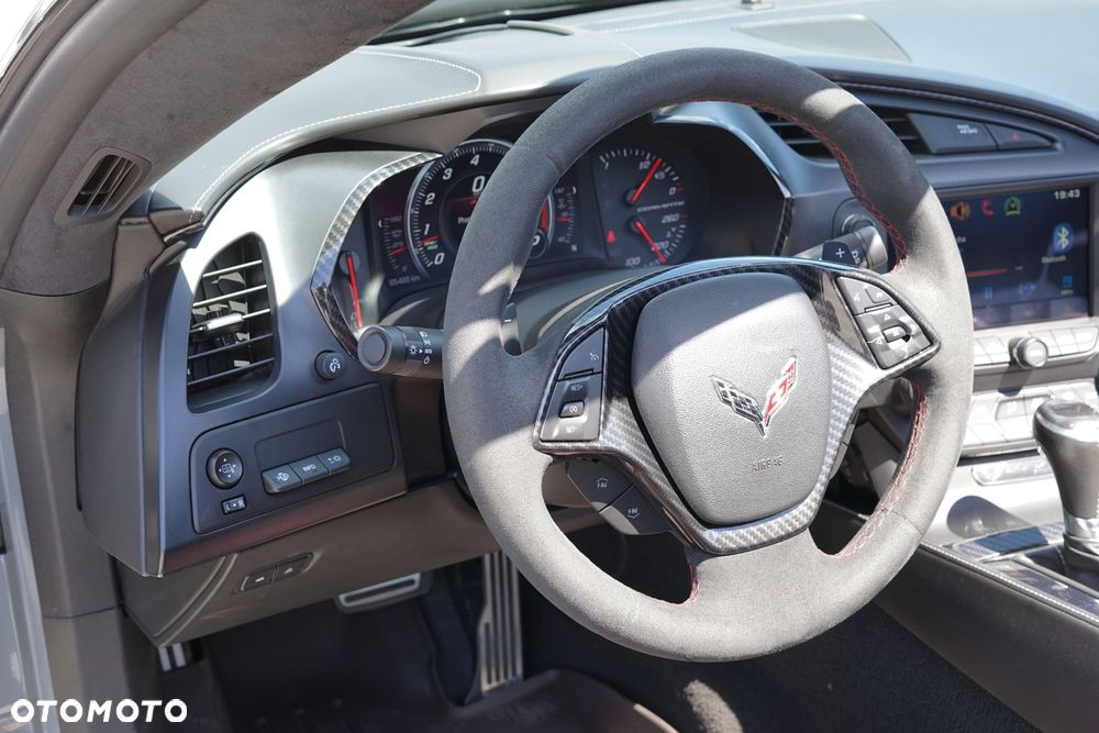 Chevrolet Corvette - 16