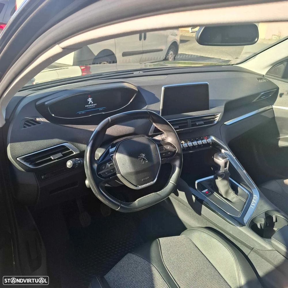 Peugeot 3008 1.5 BlueHDi Allure Pack — fotografia 15