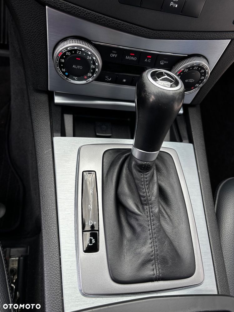 Mercedes-Benz Klasa C 180 CGI Automatik BlueEFFICIENCY Avantgarde - 13