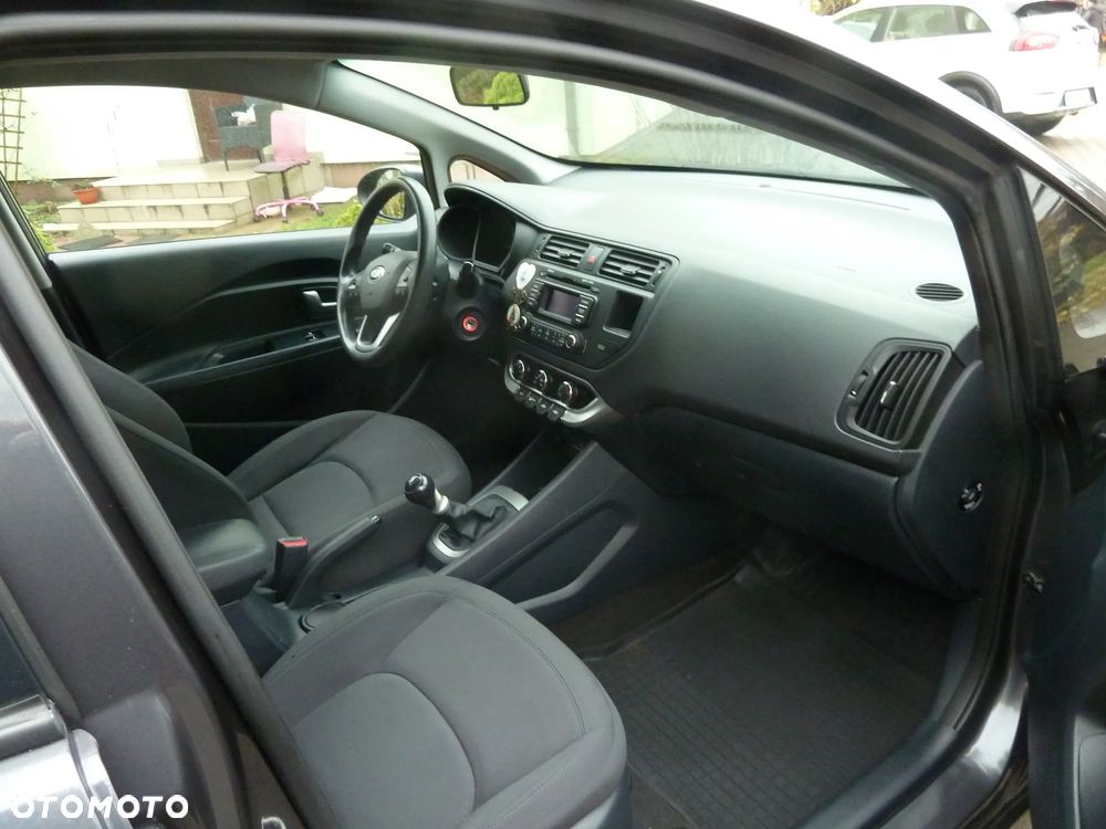 Kia Rio 1.2 L - 5