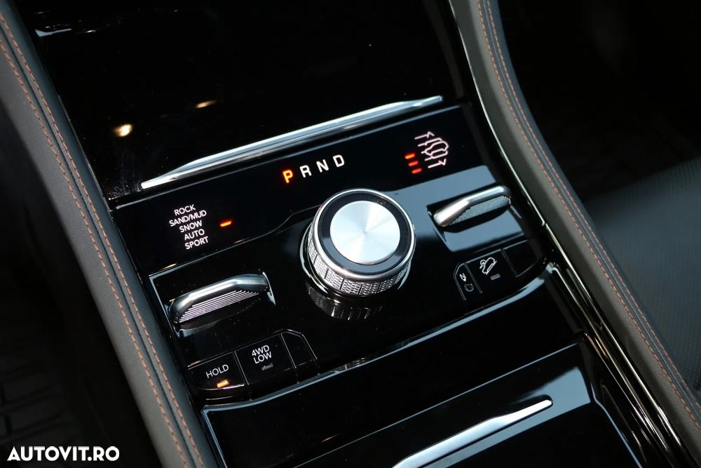 Jeep Grand Cherokee - 26