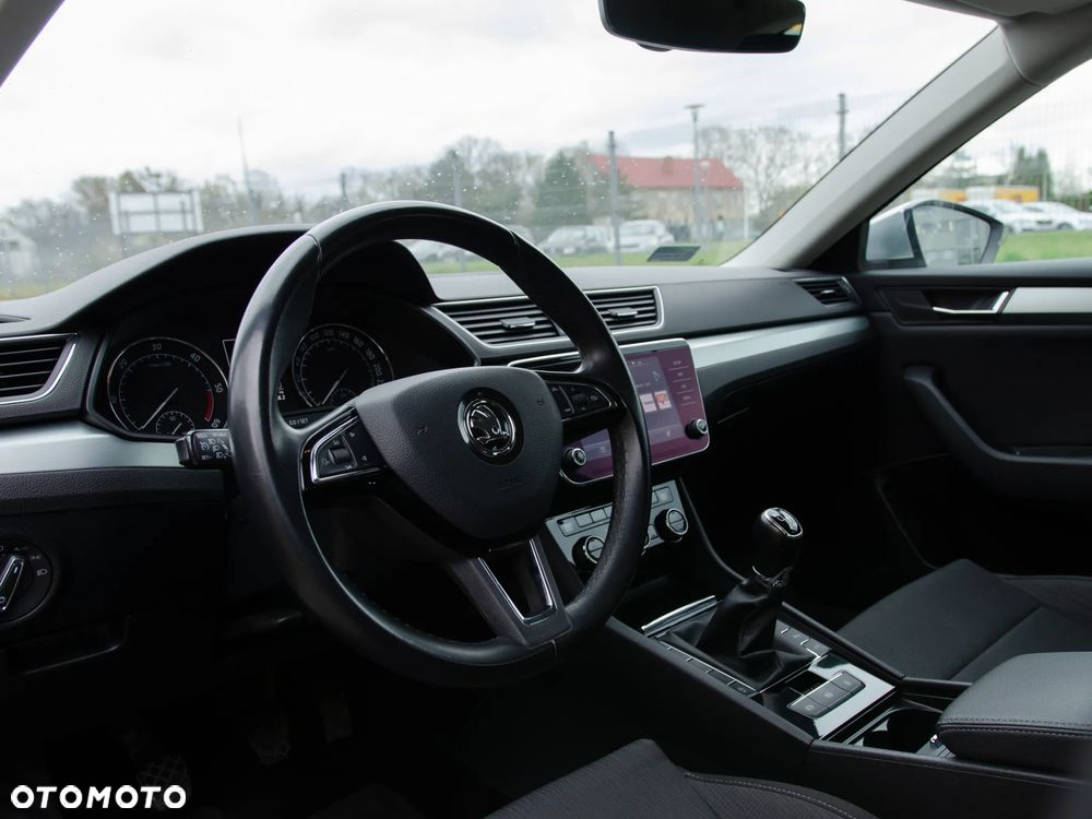 Skoda Superb 2.0 TDI Ambition - 15