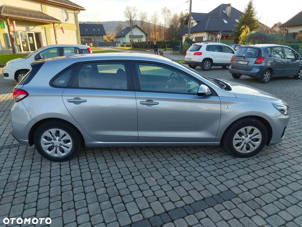 Hyundai i30 1.5 DPI Classic + - 7