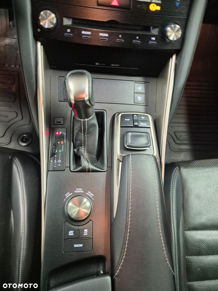 Lexus IS 300h F Sport EU6 - 14