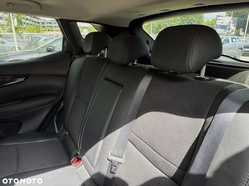 Nissan Qashqai 1.6 DCi Tekna EU6 - 16