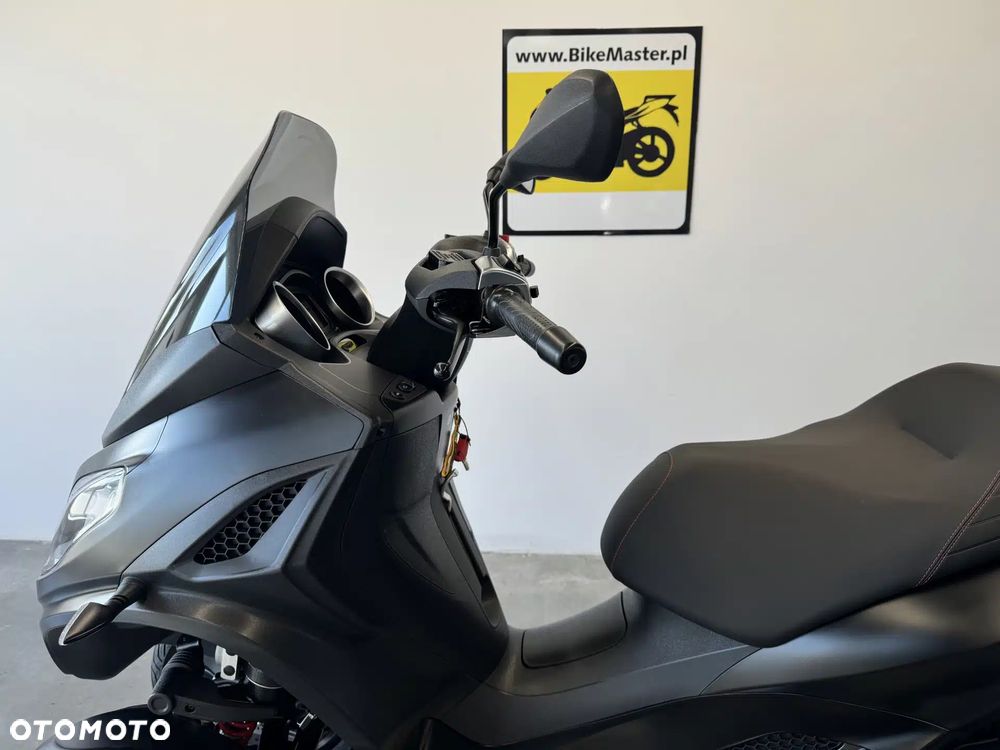 Piaggio MP-3 - 20
