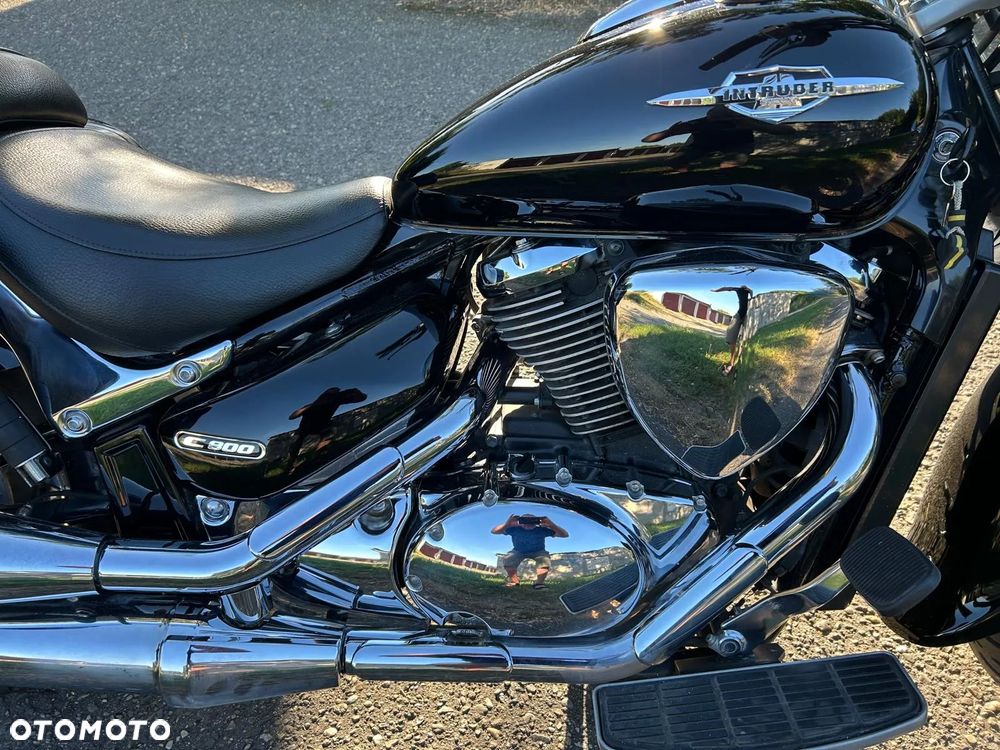 Suzuki Intruder - 3