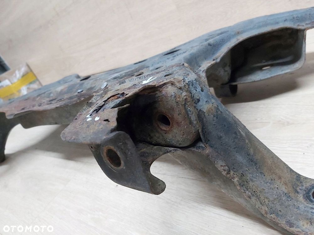 Toyota Corolla E12 Sedan Sanki przód belka kołyska JAPONIA - 6