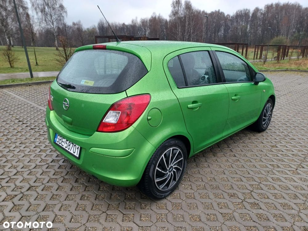 Opel Corsa 1.2 16V Cosmo - 7