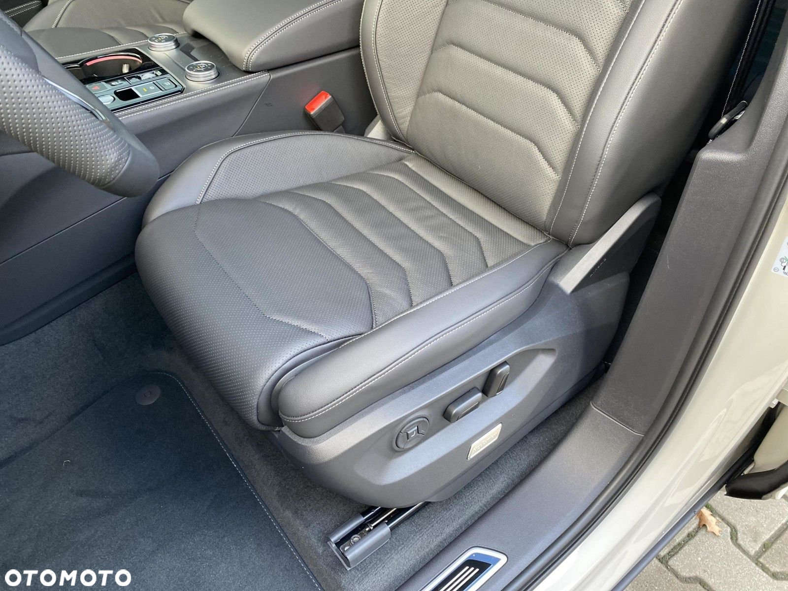 Volkswagen Touareg - 12