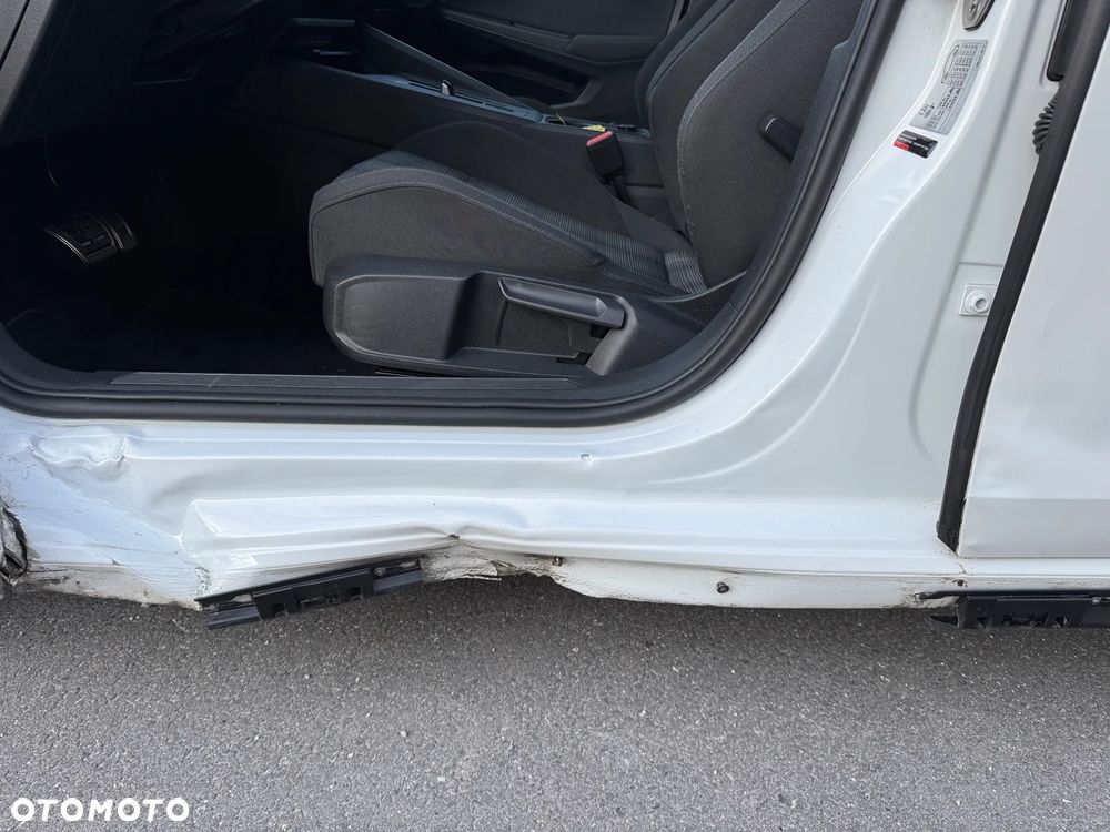 Volkswagen Golf ver-viii-1-4-tsi-plug--in-hybrid-style-dsg - 33