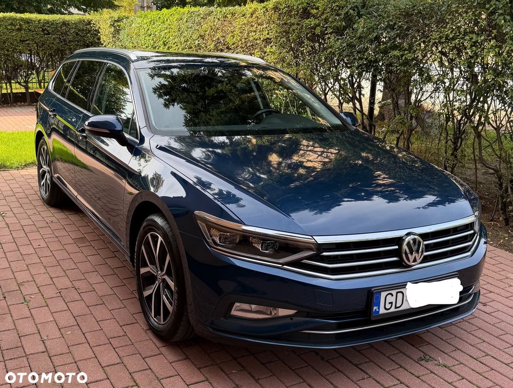 Volkswagen Passat - 1