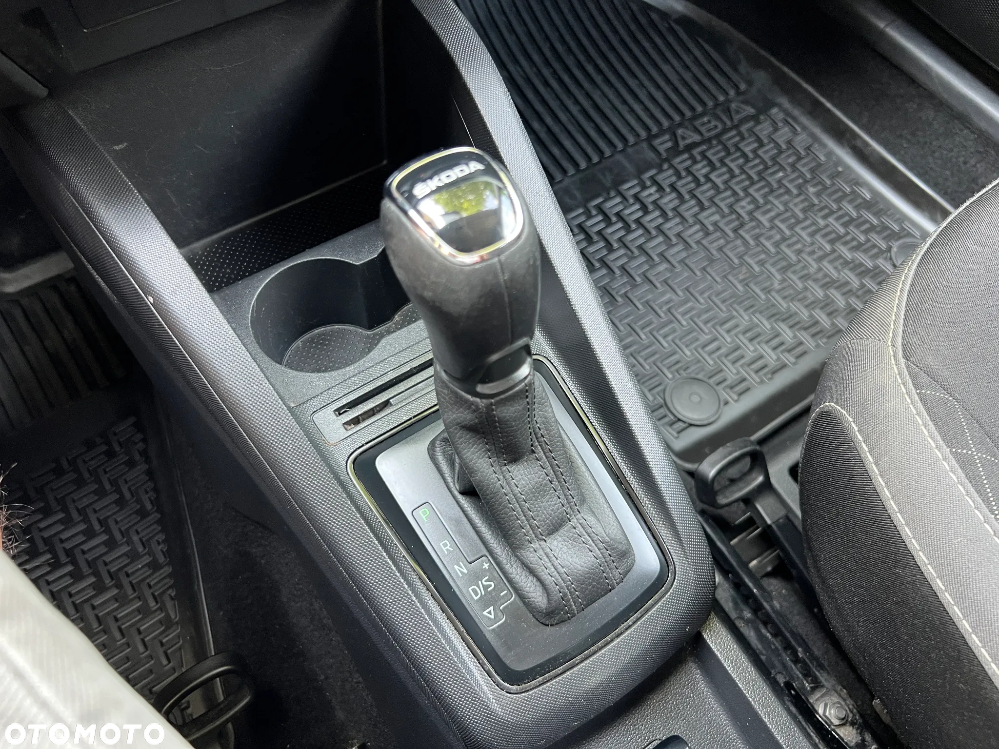 Skoda Fabia 1.0 TSI Style Color DSG - 27