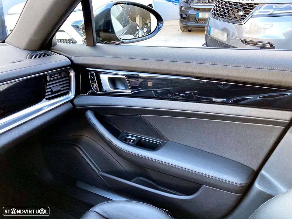 Porsche Panamera 4 E-Hybrid - 22