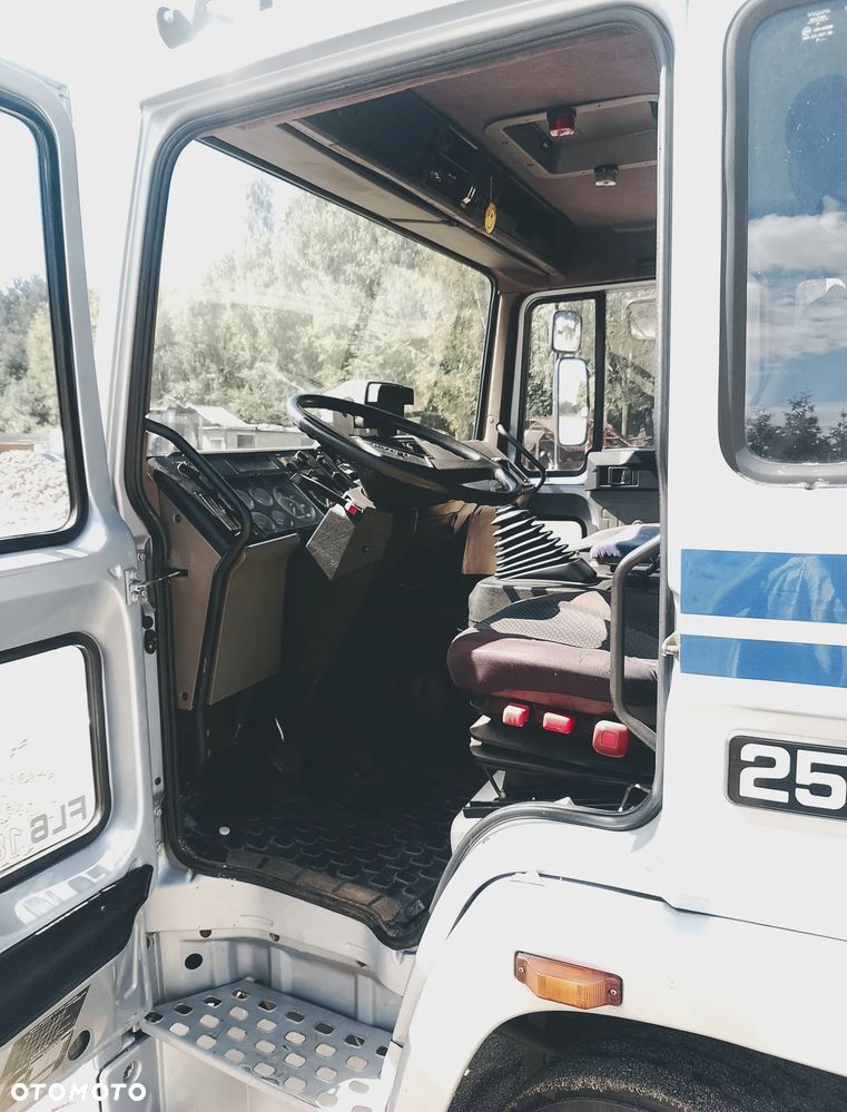 Volvo FL6 250 Koniowóz - 14