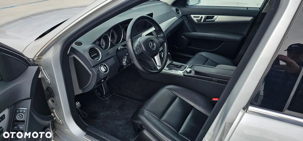 Mercedes-Benz Klasa C 350 T CDI DPF (BlueEFFICIENCY) 7G-TRONIC Avantgarde - 5