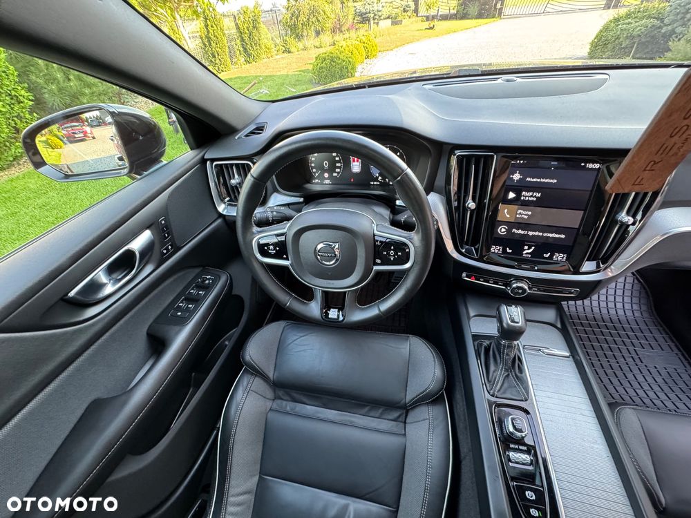 Volvo V60 D3 R-Design - 29