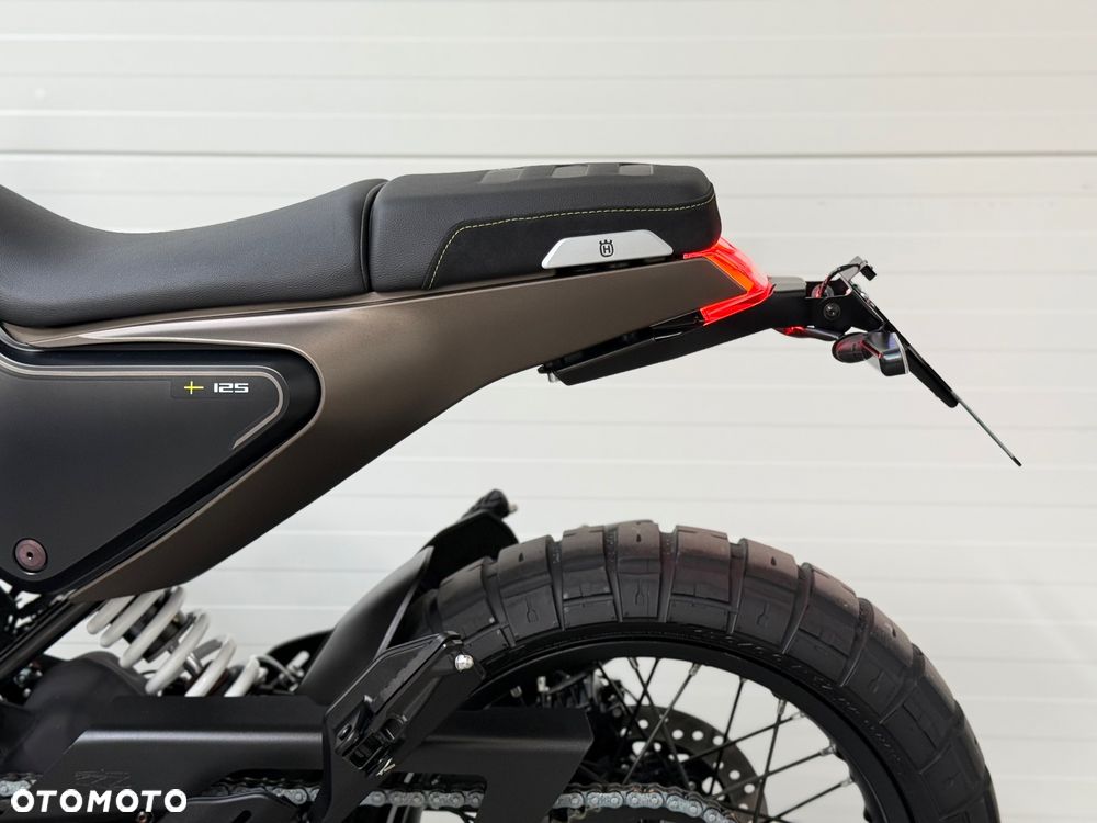 Husqvarna Svartpilen - 35