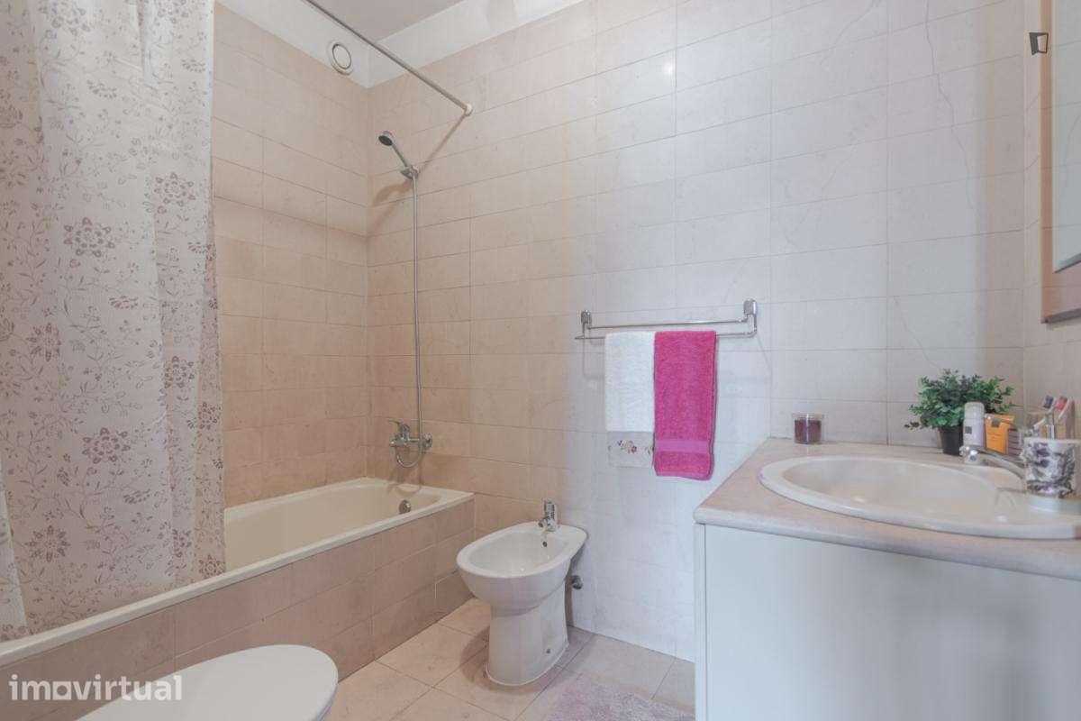 Quarto - localizado em Paranhos Porto - Grande imagem: 2/13