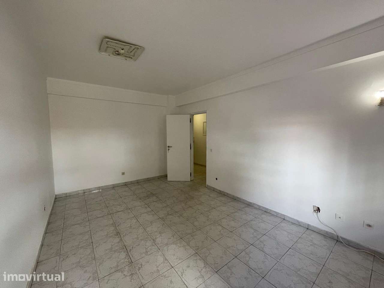 Apartamento T2 com Arrecadação em Faro - Grande imagem: 3/19