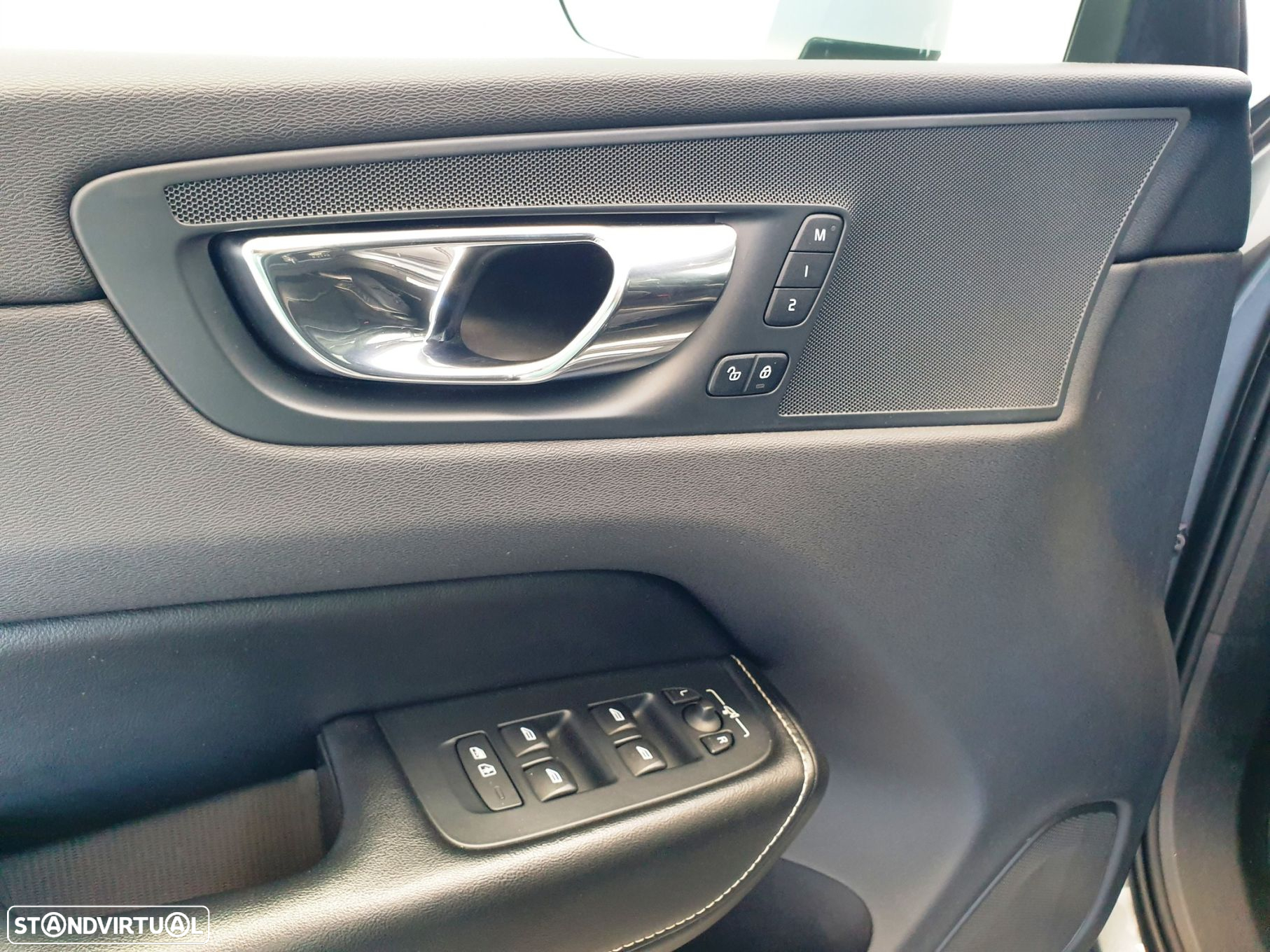 Volvo XC 60 2.0 D4 R-Design Geartronic - 11