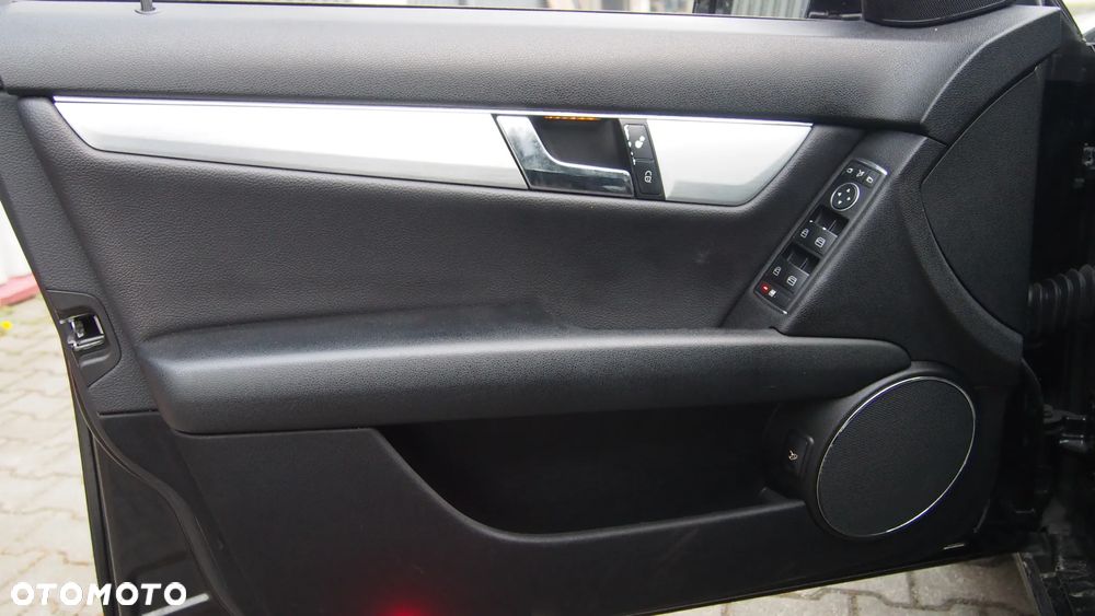 Mercedes-Benz Klasa C 180 Kompressor BlueEFFICIENCY Elegance - 10