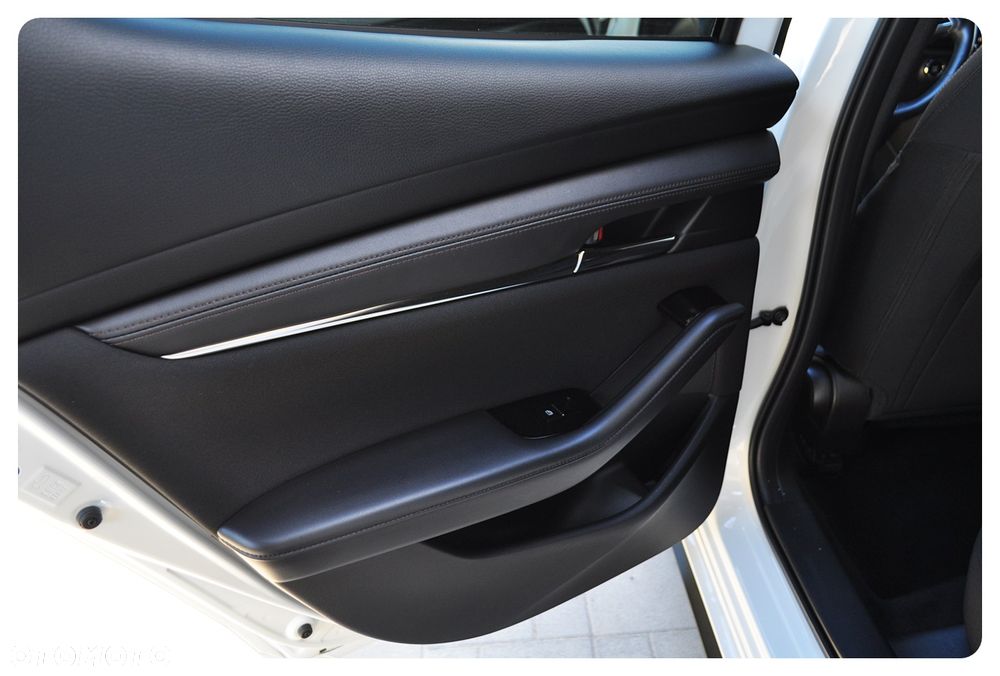 Mazda 3 2.0 mHEV AWD Hikari - 23