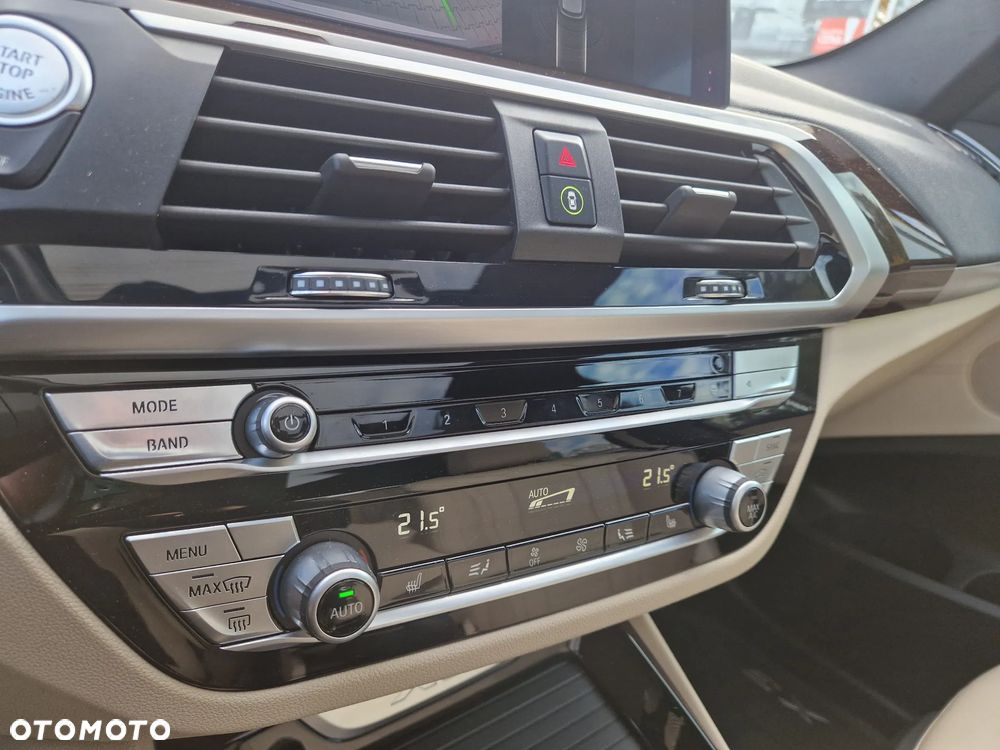 BMW X3 xDrive30i Luxury Line - 26