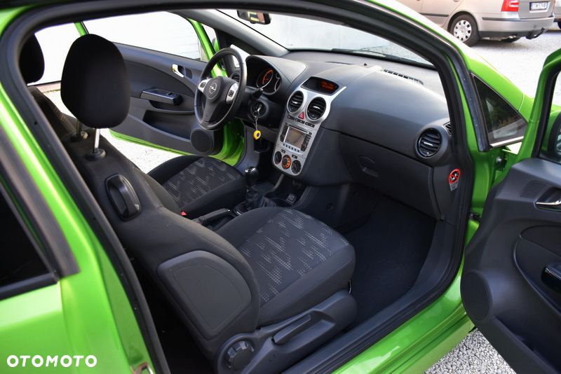 Opel Corsa 1.4 16V Edition 150 - 33