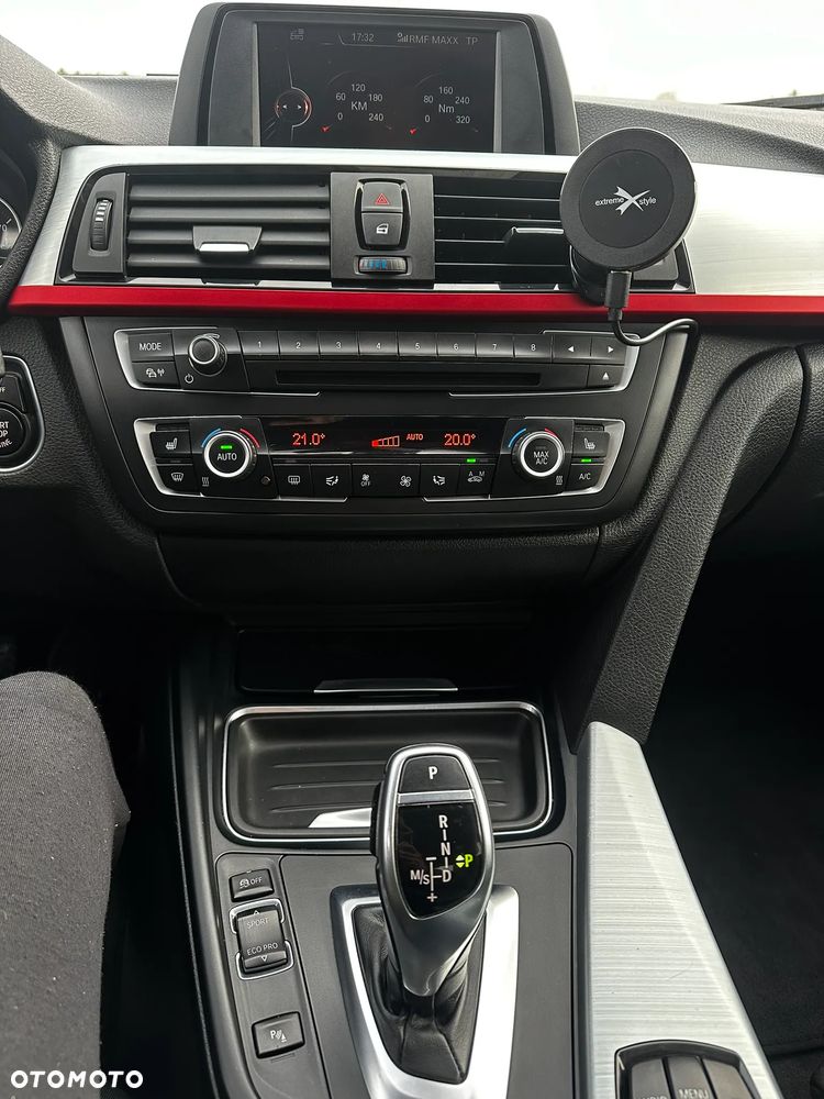 BMW Seria 3 320i Sport-Aut Sport Line - 7