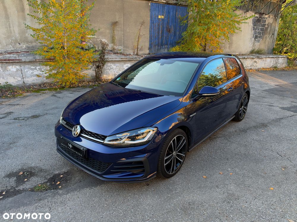 Volkswagen Golf - 1