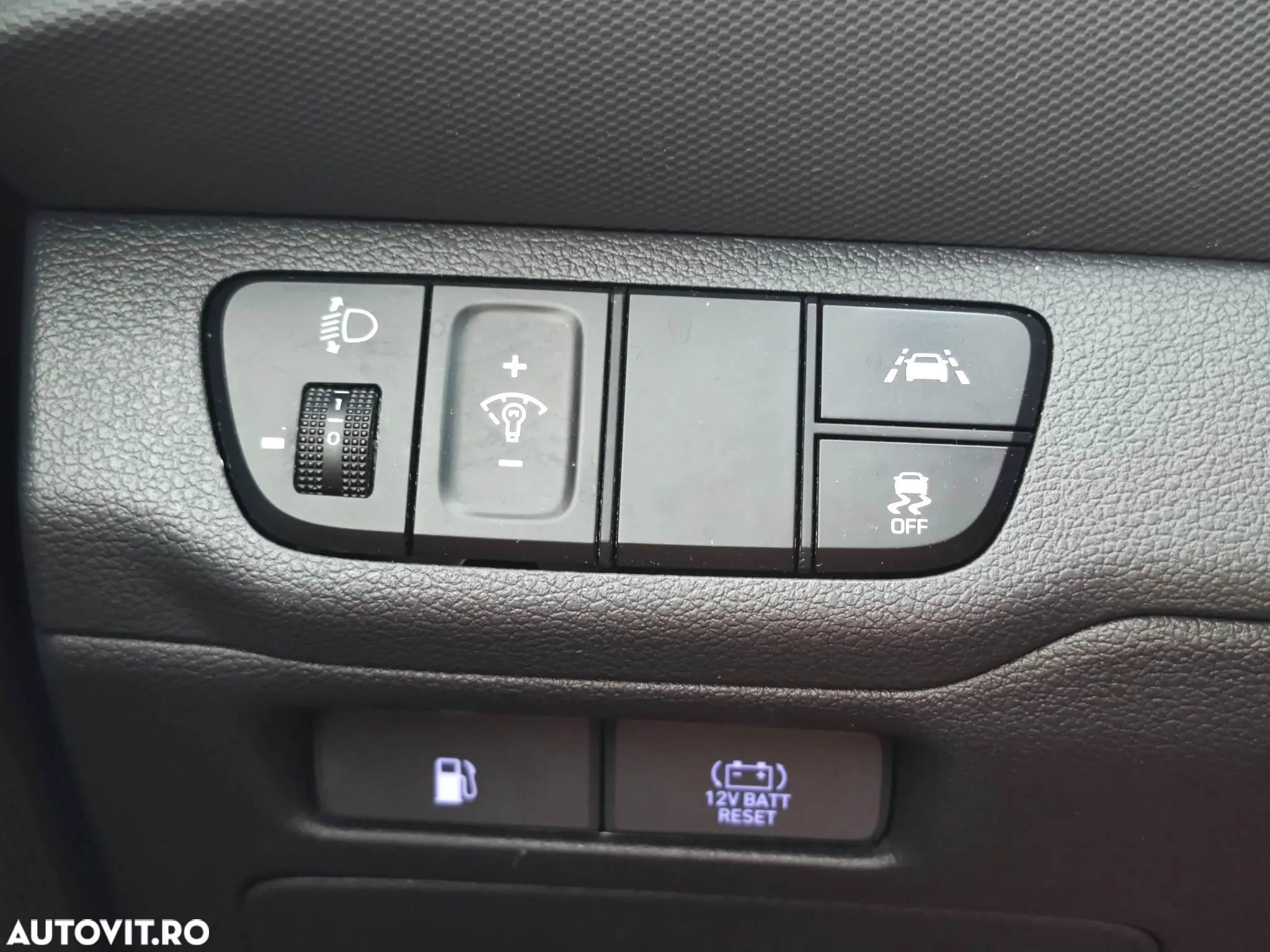 Hyundai IONIQ - 24