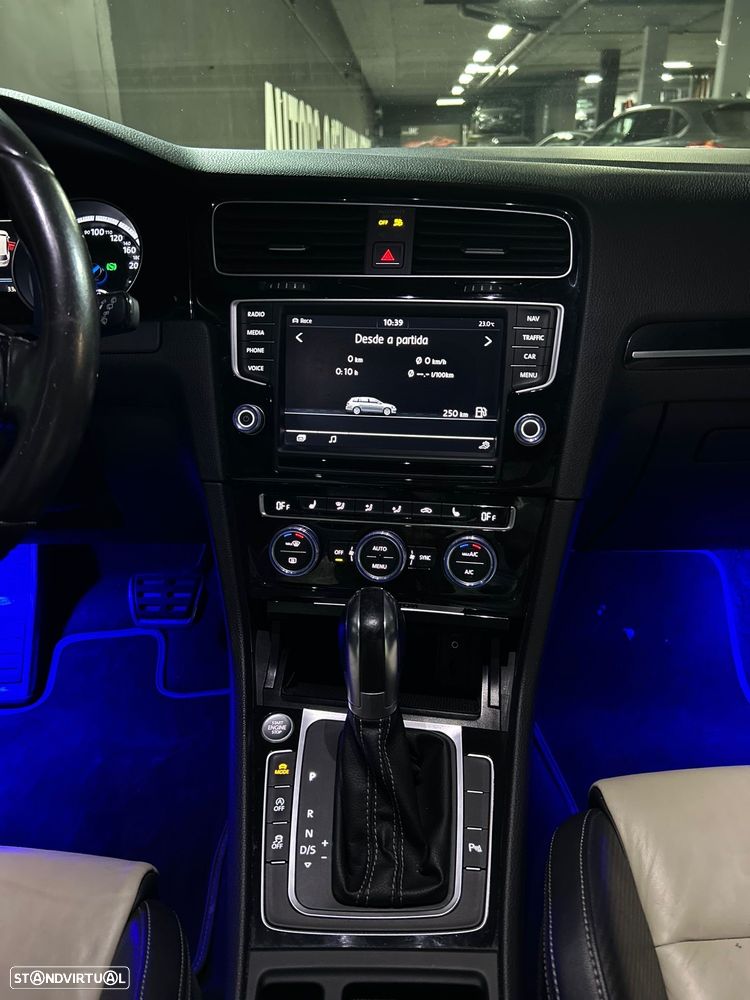 VW Golf Variant R 4Motion BlueMotion DSG - 21