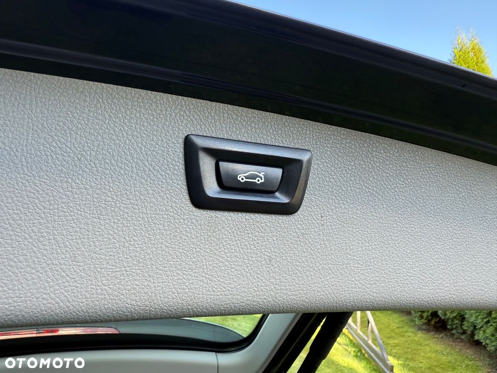 BMW Seria 3 318d DPF Touring Edition Sport - 21