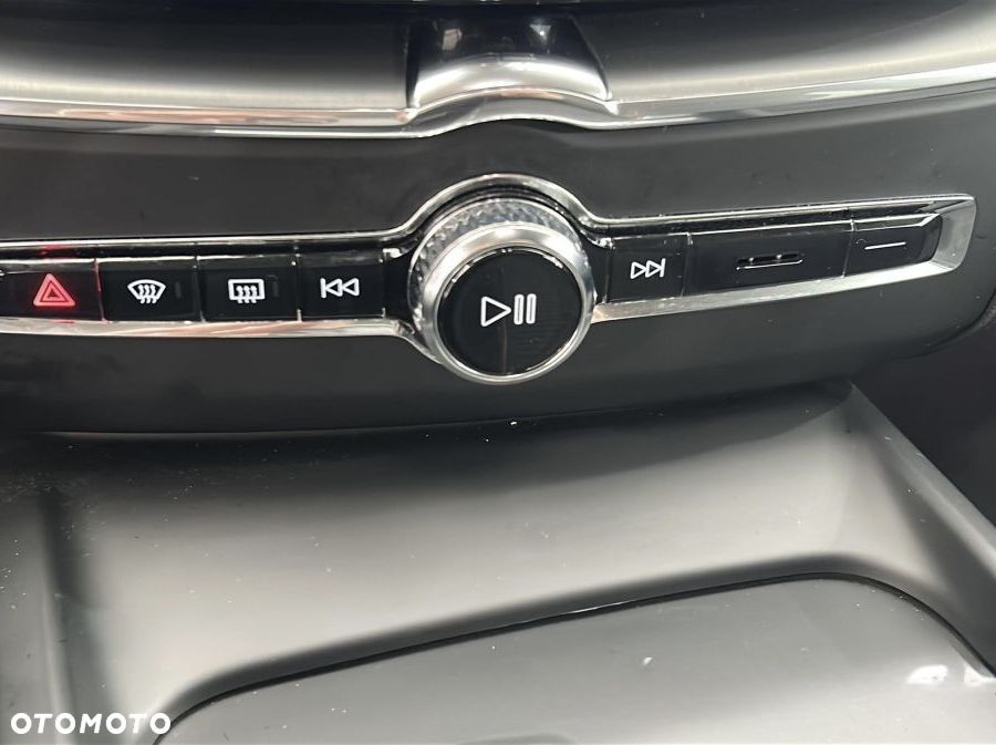 Volvo XC 60 B4 D AWD Momentum Pro - 26