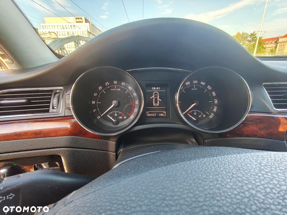 Skoda Superb 2.0 TDI 4x4 Elegance - 14