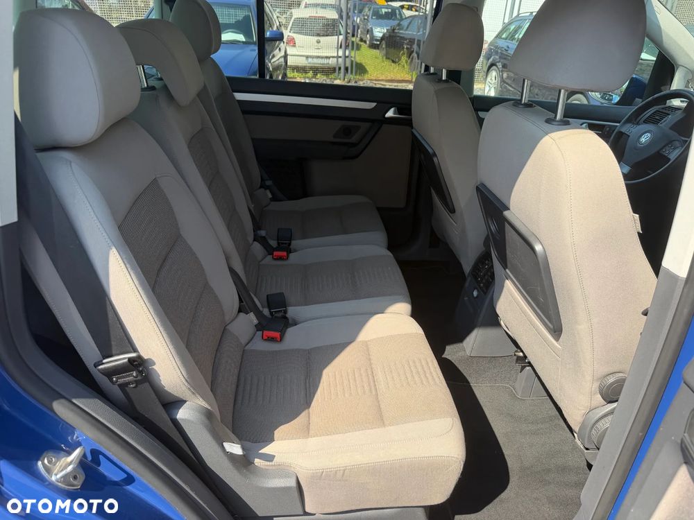 Volkswagen Touran 2.0 TDI DPF BlueMotion Technology DSG STYLE - 12