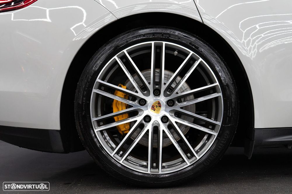 Porsche Panamera 4 E-Hybrid - 14
