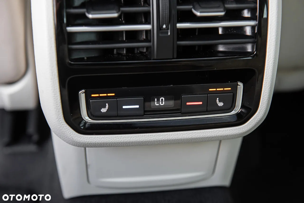 Volkswagen Passat Variant 1.8 TSI (BlueMotion Technology) DSG Highline - 28