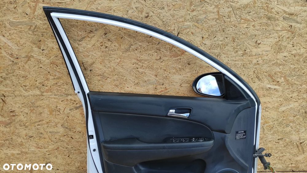Lewe przednie drzwi Hyundai i30 I CW kod: 7F - 3