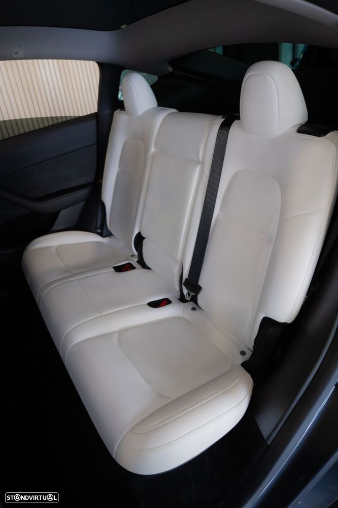 Tesla Model Y Long Range Dual Motor AWD - 33