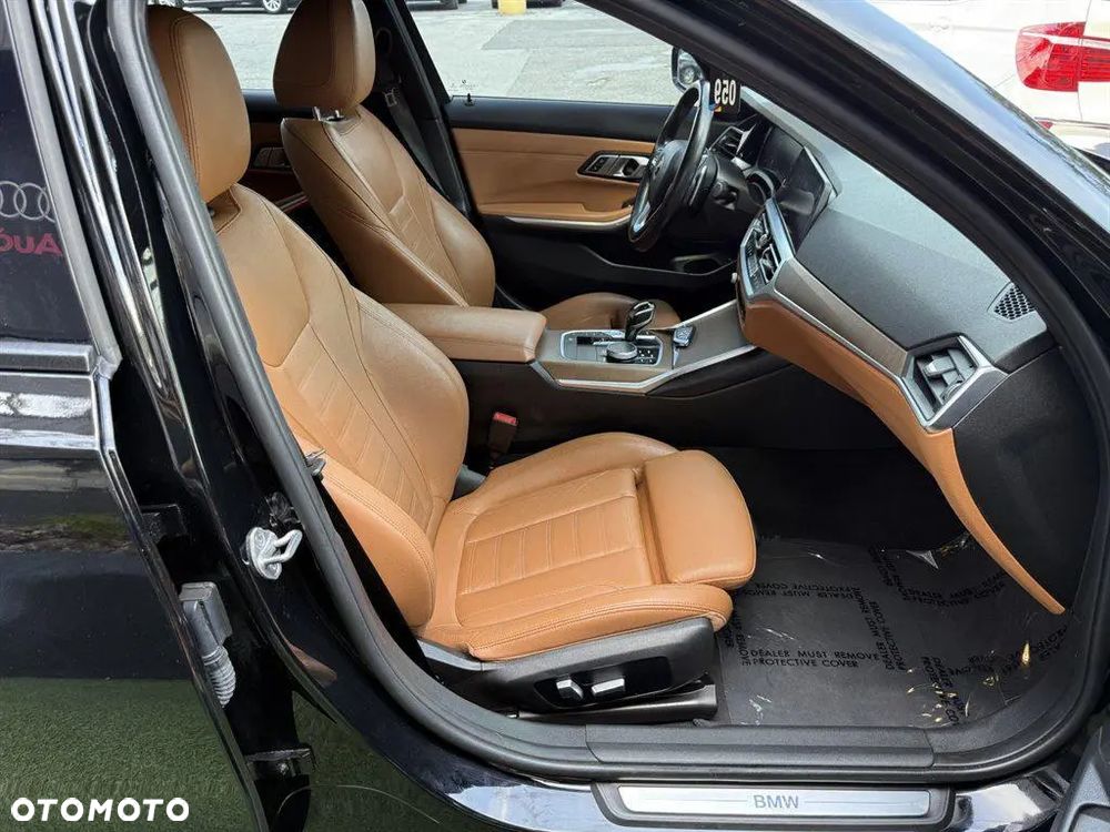 BMW Seria 3 330i xDrive M Sport - 18