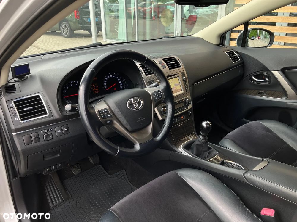 Toyota Avensis 1.8 Premium - 33
