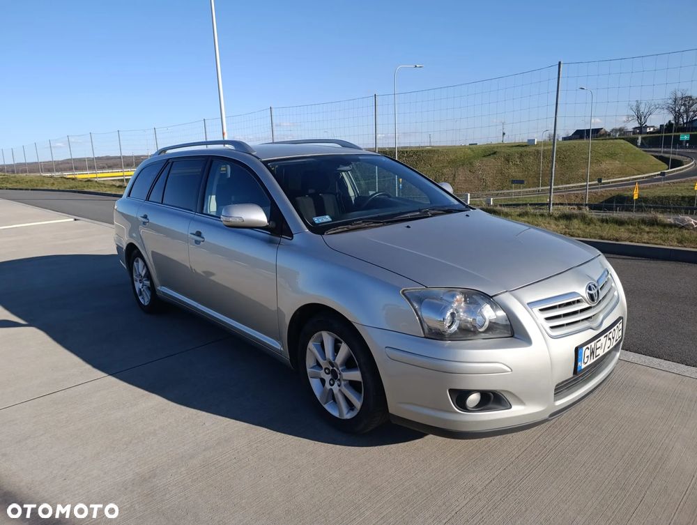 Toyota Avensis 1.8 VVT-i Sol - 1