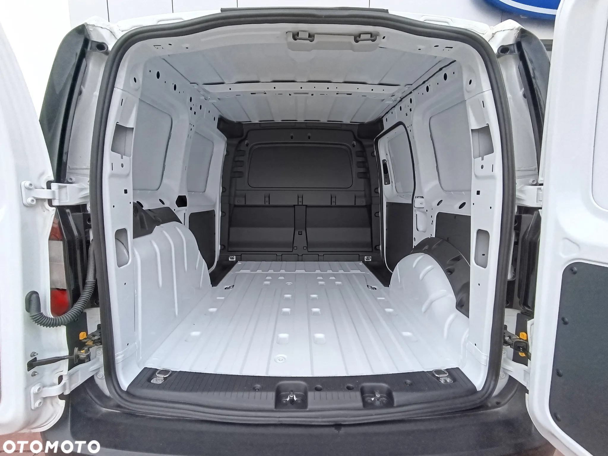 Ford Transit Connect - 10