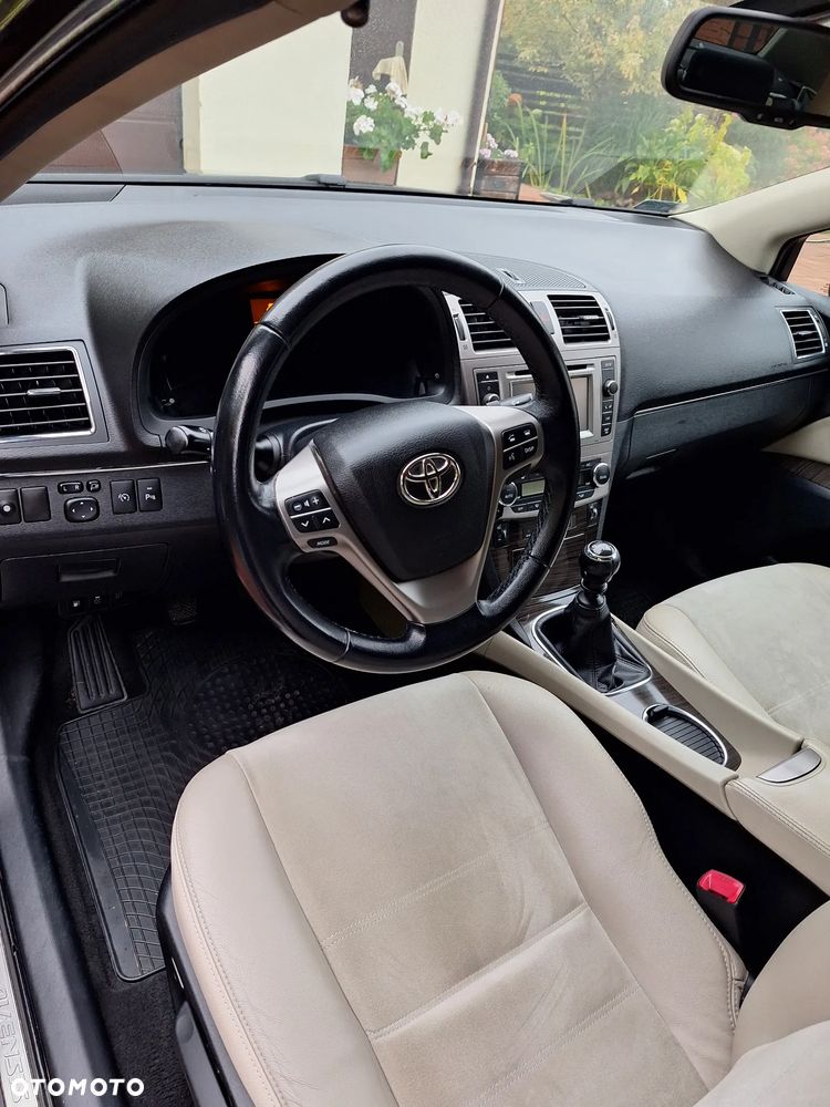 Toyota Avensis 2.0 Prestige NAVI - 20